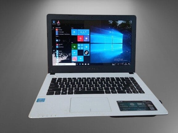 performa  Laptop ASUS Core i3