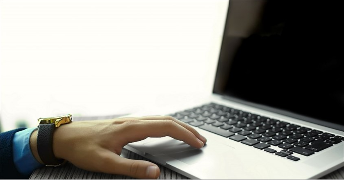 mengatasi kursor laptop bergerak sendiri